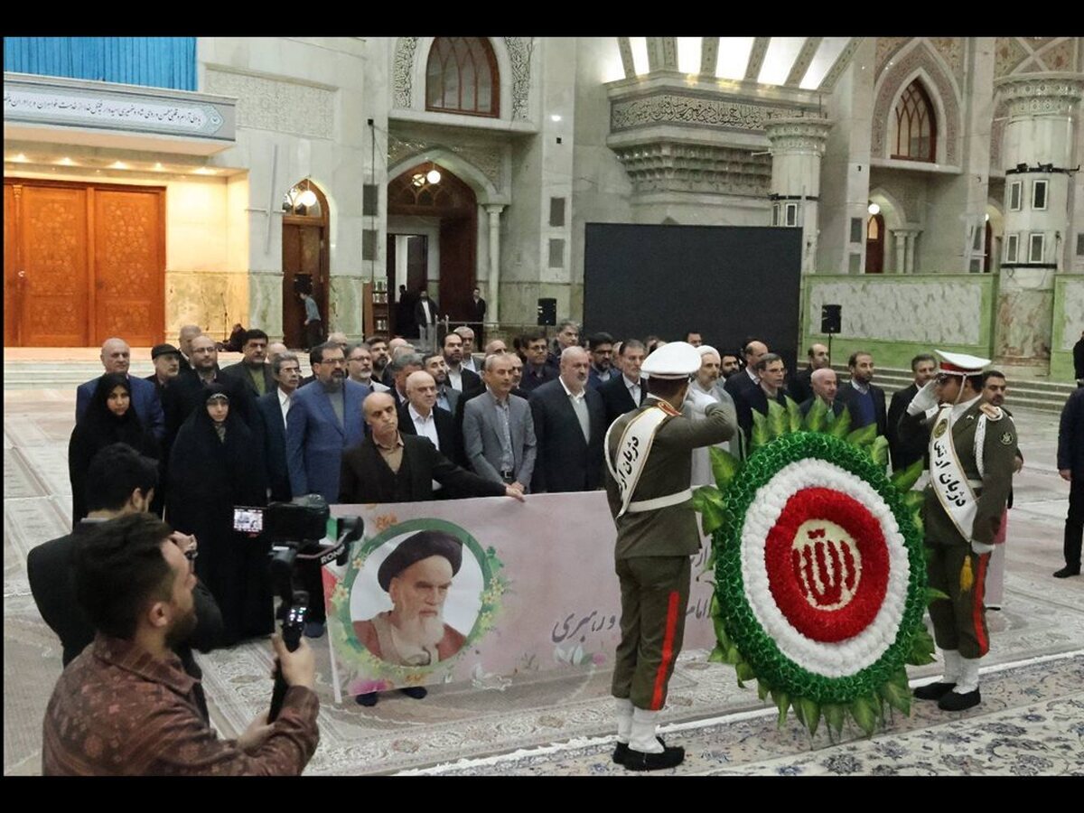 تجدید میثاق وزیر نیرو و مدیران ارشد آب و برق با آرمان‌های امام خمینی به مناسبت دهه فجر