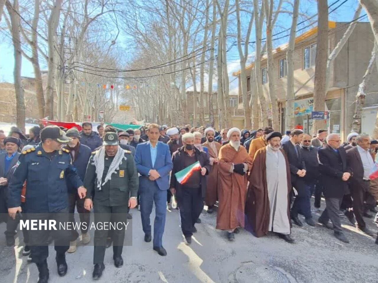 حضور گسترده مردم خوانسار در راهپیمایی ۲۲ بهمن