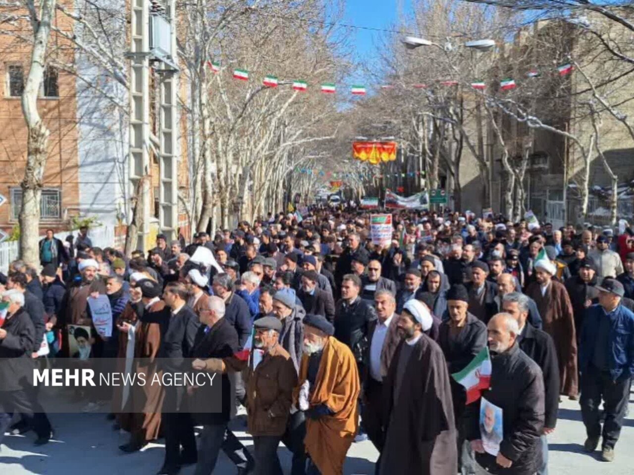 حضور گسترده مردم خوانسار در راهپیمایی ۲۲ بهمن